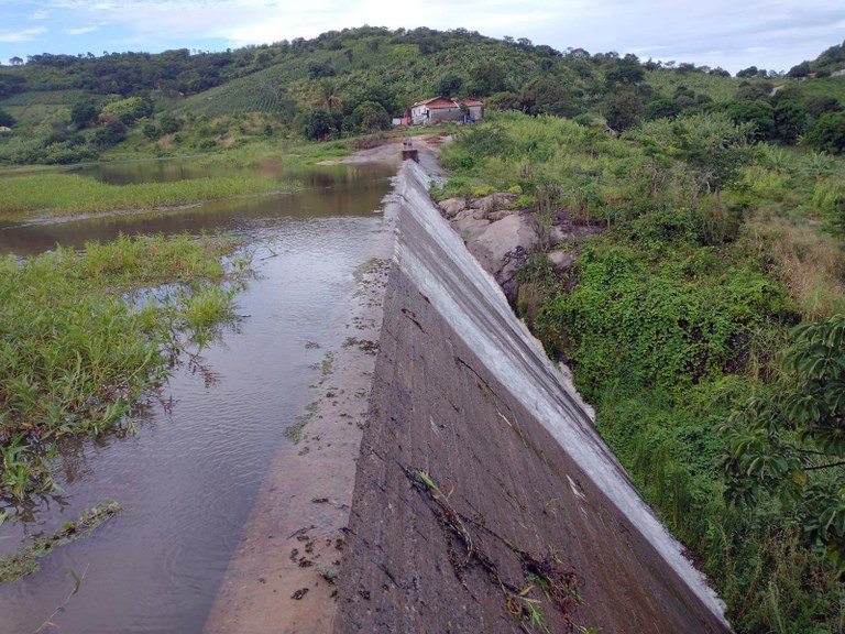 Lagoa do Matias sangra.jpg