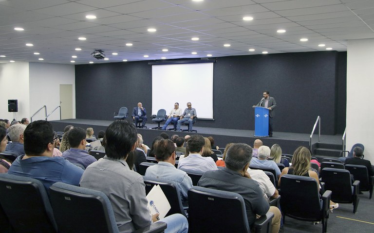 Cagepa discursa para participantes seminario compliance e gestao de risco (2).JPG