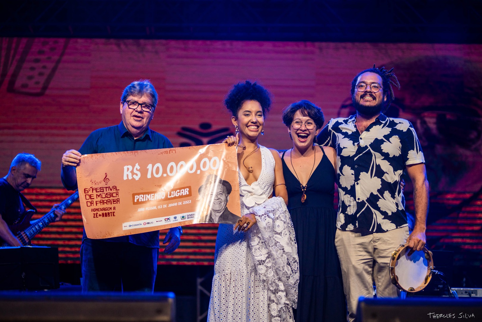 gov ao lado das campeãs bianca, jamilly e xande.jpg