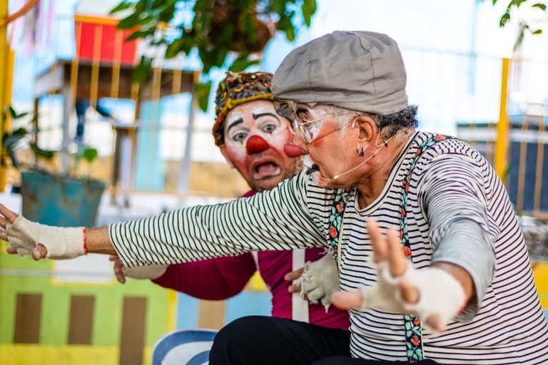 Foto - o palhaço da perna de pau grupo teatro oficina.jpg