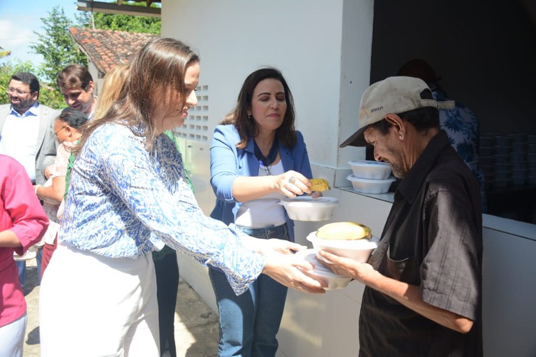 primeira dama e primeira dama CE programa ta na mesa foto alberi pontes (1).jpg