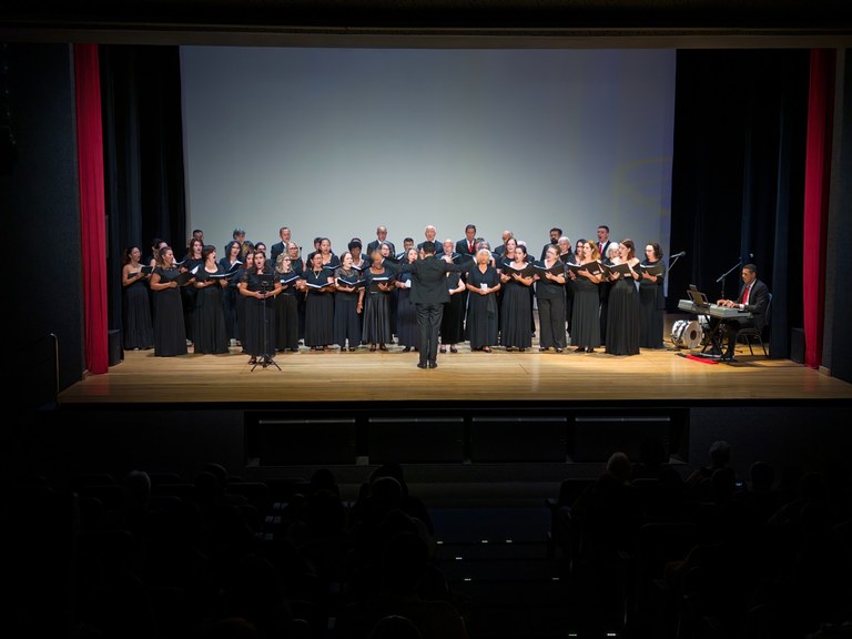 Coro Sinfônico_Canto em Além Mar na Paraíba.jpg