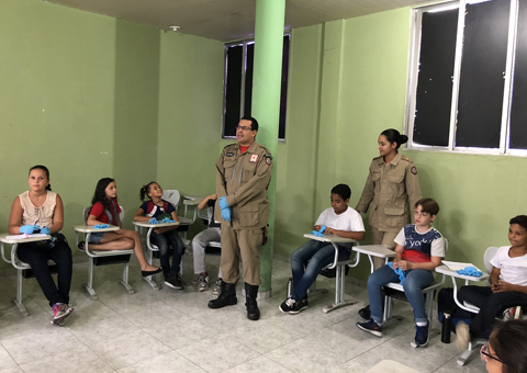 bombeiros-treina-criancas-e-adolescentes-em-aces-de-primeiros-socorros-6.jpg
