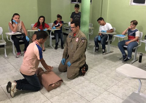 bombeiros-treina-criancas-e-adolescentes-em-aces-de-primeiros-socorros-7.jpg