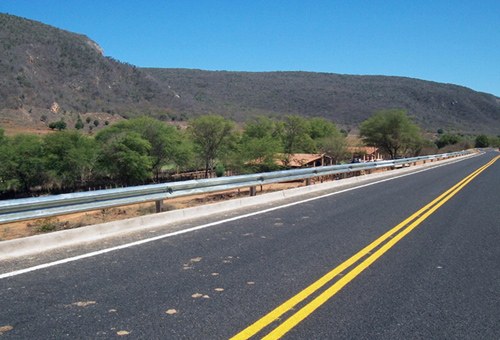 DER-implanta-defensas-em-curvas-perigosas-de-rodovias-estaduais-1.jpg