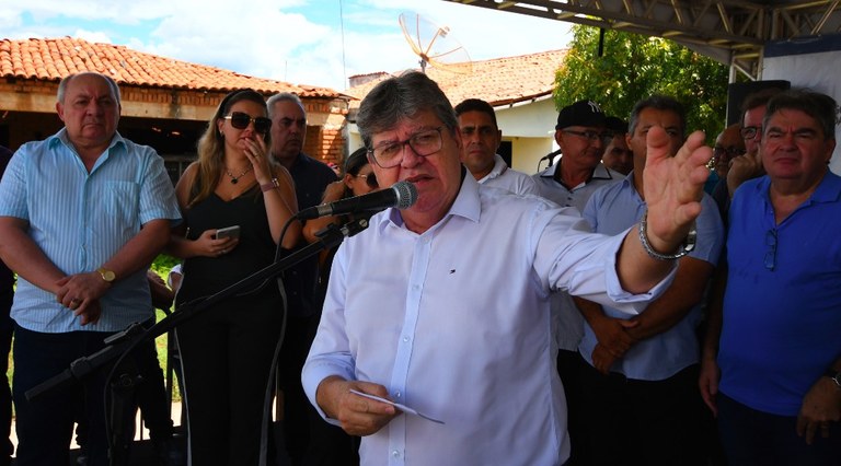 Joao assina ordem de servico em Aparecida (1).jpg