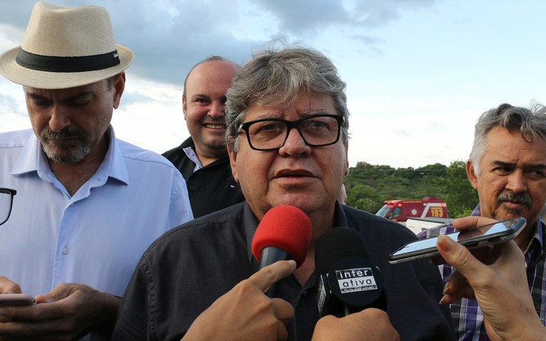 Joao ordem de servico de estrada Cajazeiras foto francisco franca (2).jpg