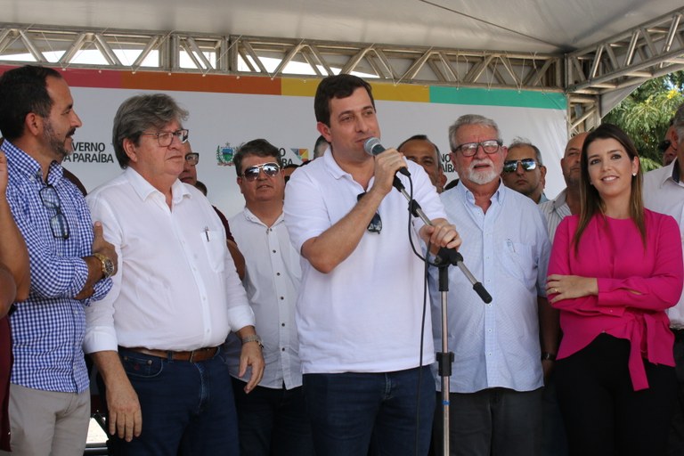 joao entrega em monteiro acesso ao aeroporto da cidade-francisco franca (17).JPG