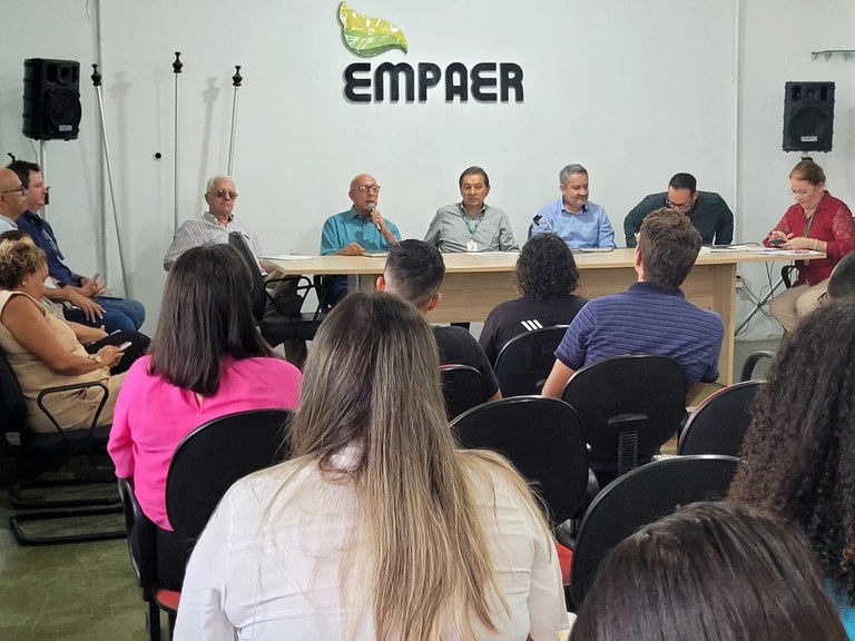 estagiários2 01-07.jpg