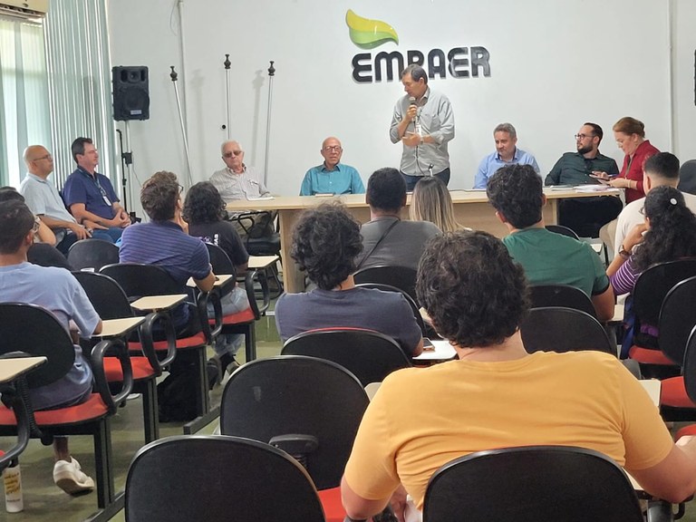 estagiários4 01-07.jpg