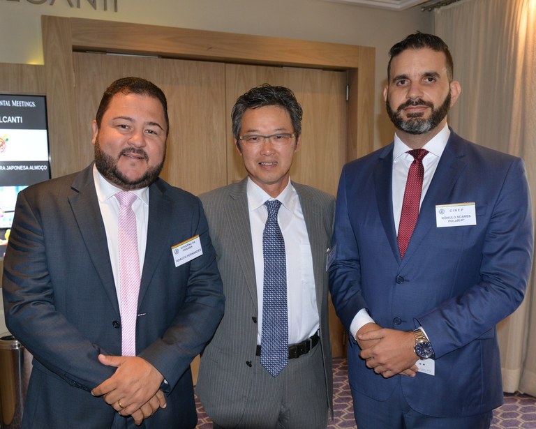 Adauto Marcolino Fernandes Jr., Yoshihisa Nagatani (diretor regional de manufatura da Toyota do Brasil) e Rômulo Soares Polari Filho.JPG