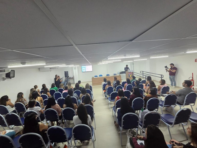 Durante todo o evento foi debatida formas de atender melhor os pacientes através da Nutrição.jpg