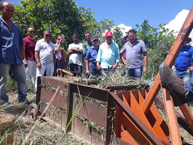 27_05_19 Energia solar muda vida de família rural em Mogeiro e agricultores conhecem projeto (6).jpg