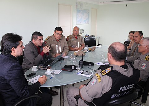 seds-enfrentamento-contra-crimes-a-vida-e-ao-patrimonio-sao-foco-da-seguranca-do-estado-4-Cópia (1).jpg seds-enfrentamento-contra-crimes-a-vida-e-ao-patrimonio-sao-foco-da-seguranca-do-estado-4-Cópia (1).jpg