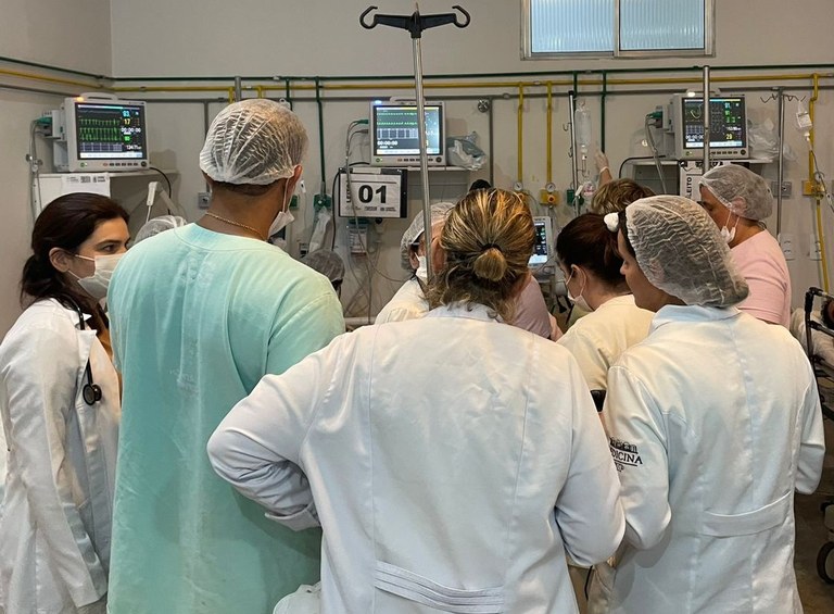 Equipe na reanimação.jpg