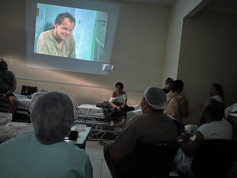 Equipe da Hemodinâmica de Patos promove sessão de cinema para pacientes  (1).jpeg