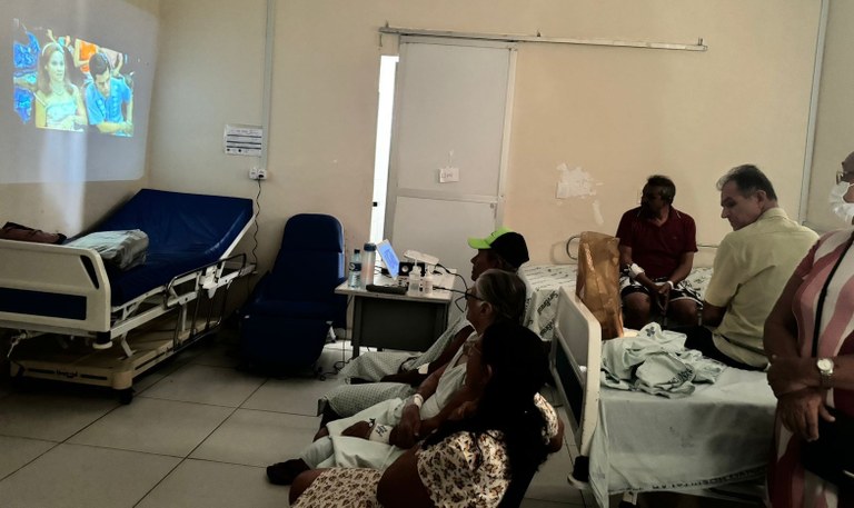 Equipe da Hemodinâmica de Patos promove sessão de cinema para pacientes  (3).jpeg