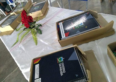 ECI-entrega-kits-a-socieducando-do-lar-do-garoto-1.jpg