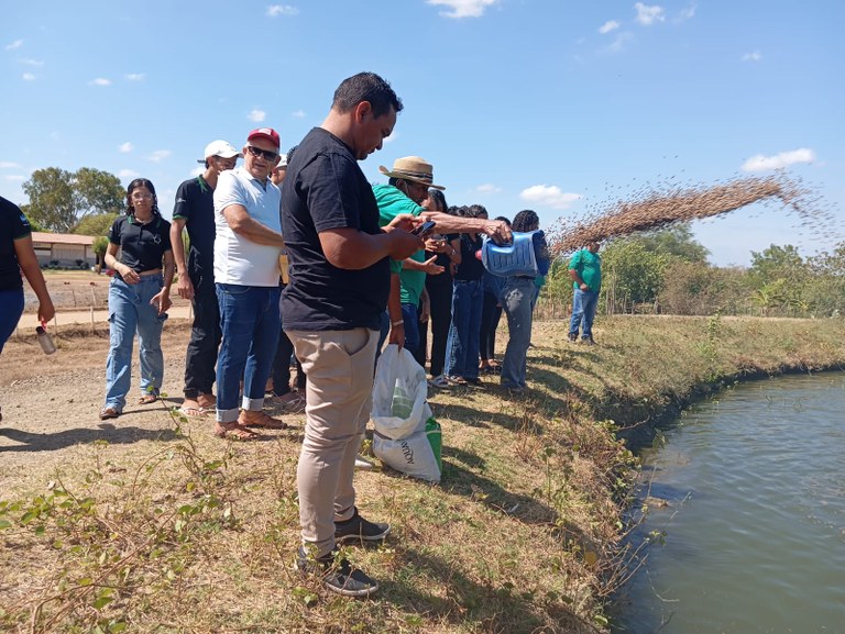 Visita técnica estudnates Estação de Piscicultura 4.jpeg