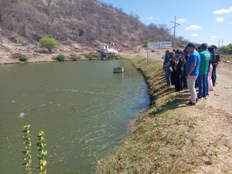 Visita técnica estudnates Estação de Piscicultura.jpeg