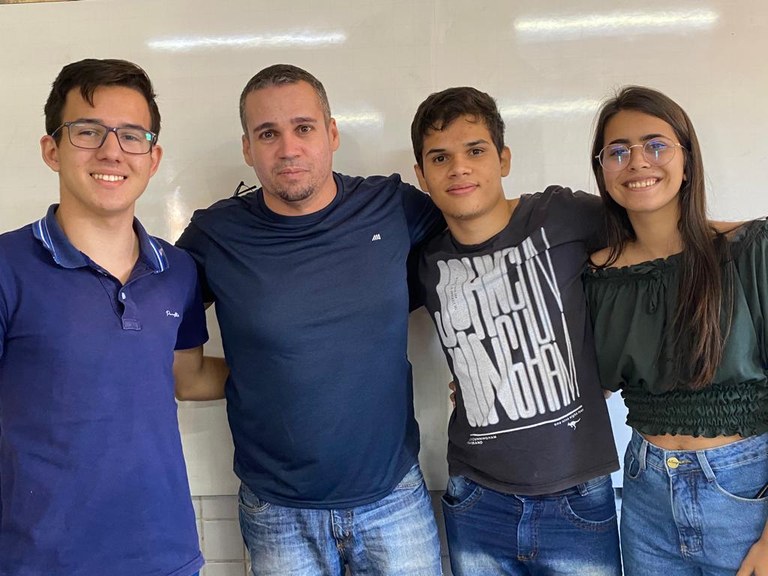 equipe e professor.jpeg equipe e professor.jpeg