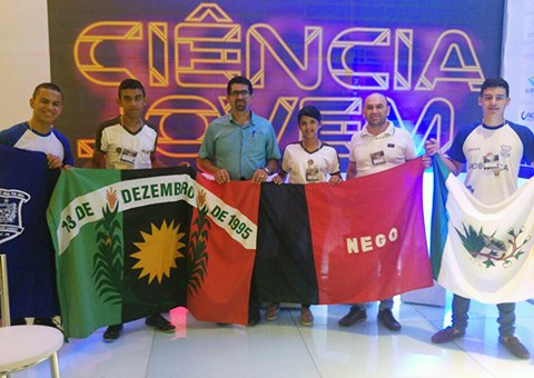 Estudantes-da-Rede-Estadual-apresentam-projetos-na-feira-internacional-Ciencia-Jovem-1.jpeg