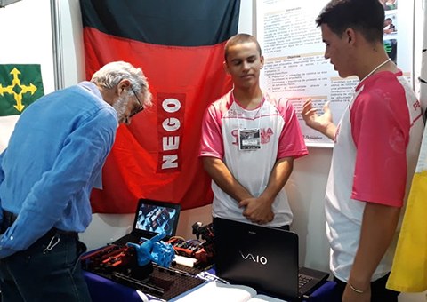 Estudantes-da-Rede-Estadual-apresentam-projetos-na-feira-internacional-Ciencia-Jovem-2.jpg