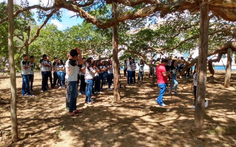 empaer estudantes de pernambuco visitam pesquisa de bovinos em umbuzeiro PB 4.jpg