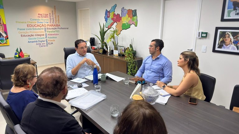 matéria-11-05-2026-distrribuição-kit-livros-educação-Foto Divulgação.jpeg