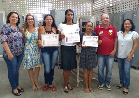 FUNDAC-CERTIFICA-FAMILIAS-DE-INTERNOS-PARA-OFICINA-EM-CONFEITARIA-BASICA-1.jpg FUNDAC-CERTIFICA-FAMILIAS-DE-INTERNOS-PARA-OFICINA-EM-CONFEITARIA-BASICA-1.jpg