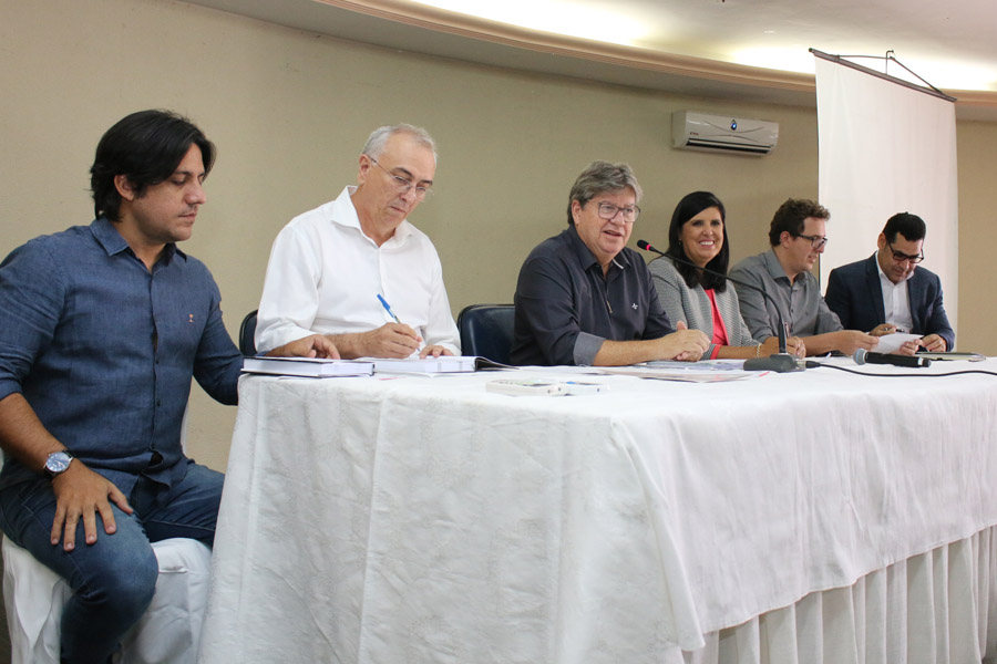 joao reuniao com secretarios foto francisco frança (1).JPG