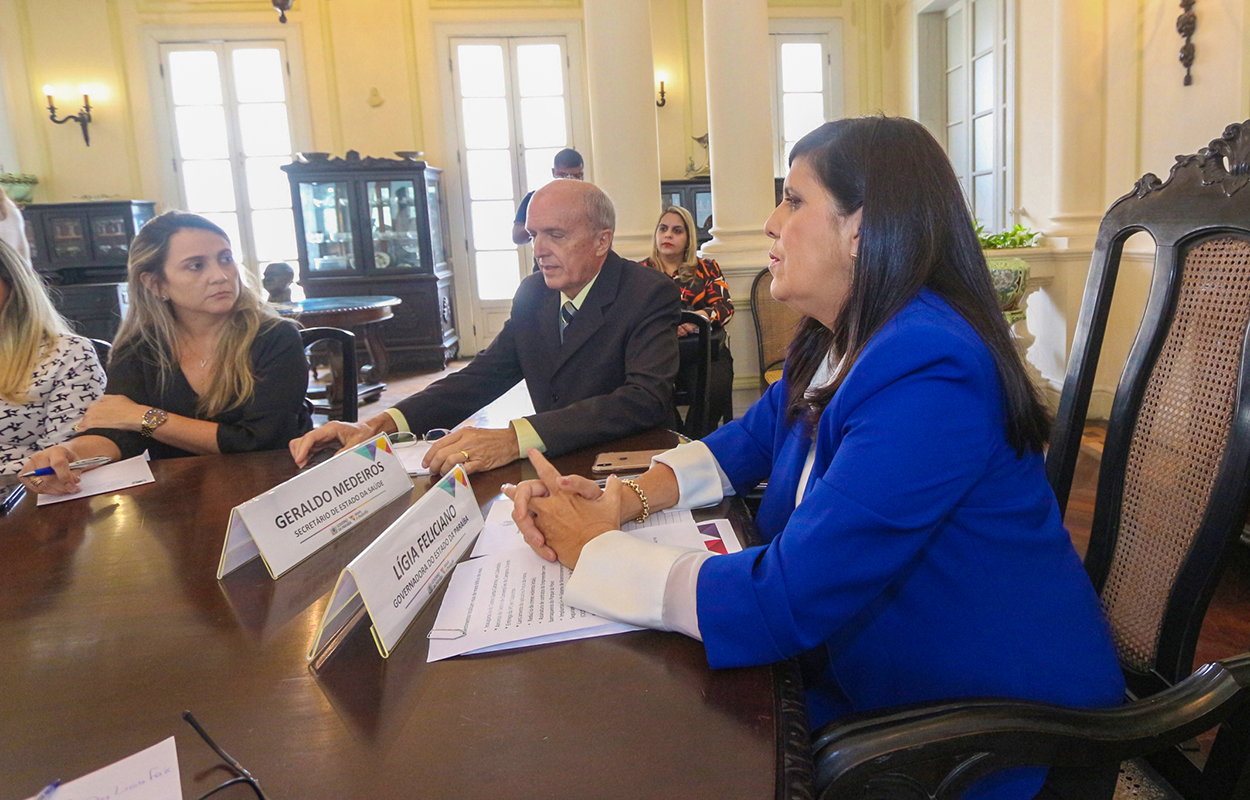 governadora em exercico com equipe da saude_foto junior fernandes (2).jpg