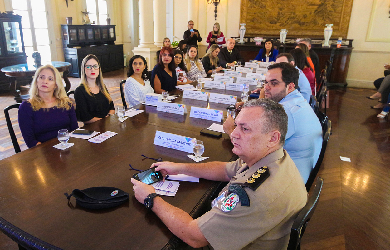 governadora em exercico com equipe da saude_foto junior fernandes (4).jpg