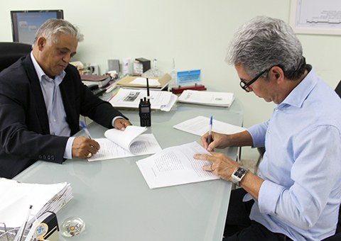 seds-segurnaca-firma-convenio-e-semob-usa-tecnologia-de-radio-comunicacao-da-PB-1.jpg seds-segurnaca-firma-convenio-e-semob-usa-tecnologia-de-radio-comunicacao-da-PB-1.jpg