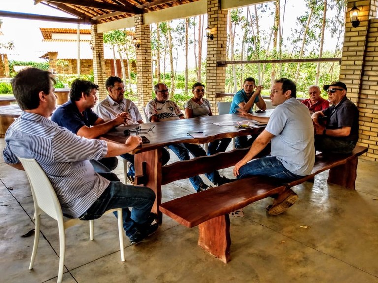 Governo apoia produçao do abacaxi organico em Itapororoca (2).jpg