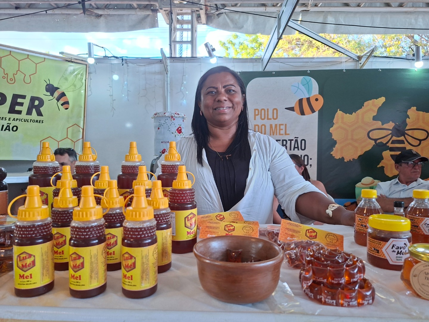 Fransuênia da Silva - Expositora de Mel - De Catolé do Rocha.jpg