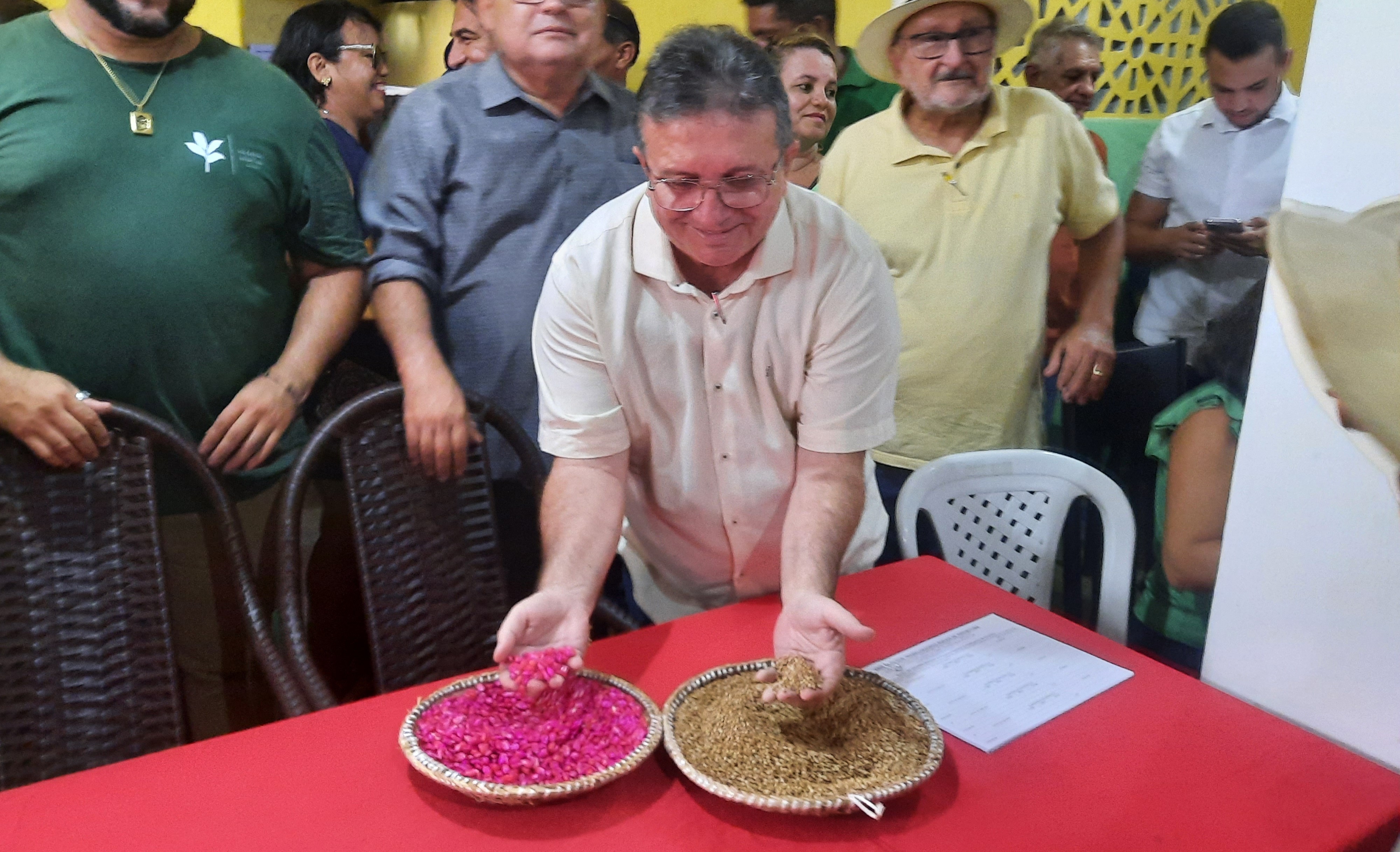 Secretário de Estado do Desenvolvimento da Agropecuária e da Pesca - Joaquim Hugo - Sementes.jpg