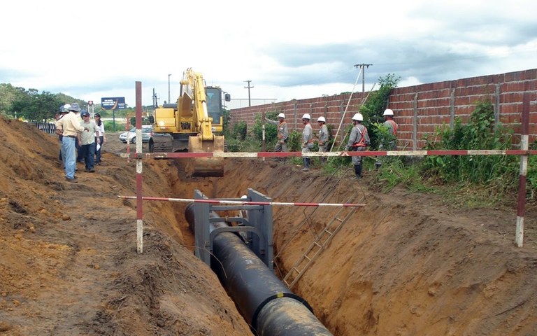 Obra rede esgotamento sanitario.jpg