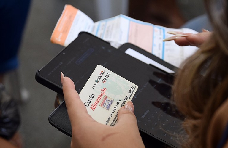 18-06-24 Atualização do Cartão Alimentação Foto-Alberto Machado  (12).JPG