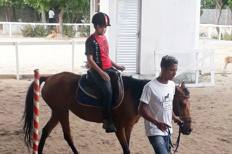 22.01.20 - primeira dama na associação de equoterapia (1).jpg