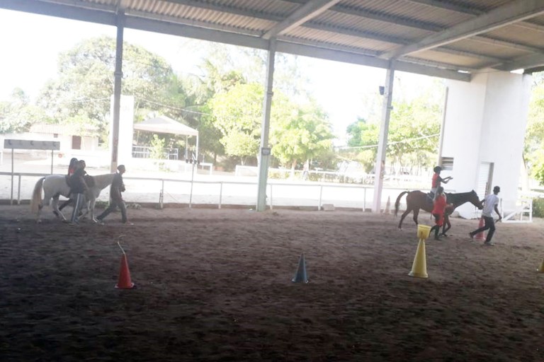 22.01.20 - primeira dama na associação de equoterapia (5).jpg