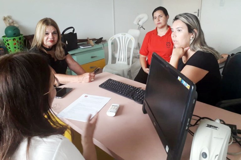 22.01.20 - primeira dama na associação de equoterapia (6).jpg