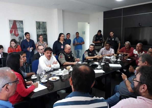 24.05.18-reuniao-caminhoneiros_doca-2.jpeg