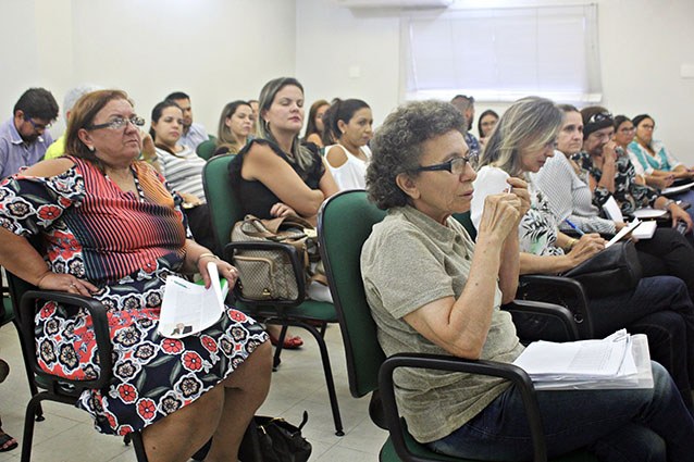 26.01.18-reuniao_define_calendario_vacinas-2-1.jpg