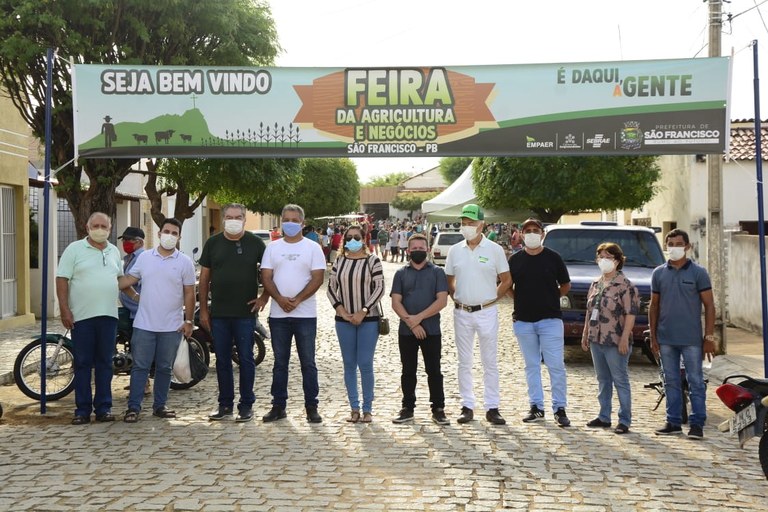 feira inauguração.jpg