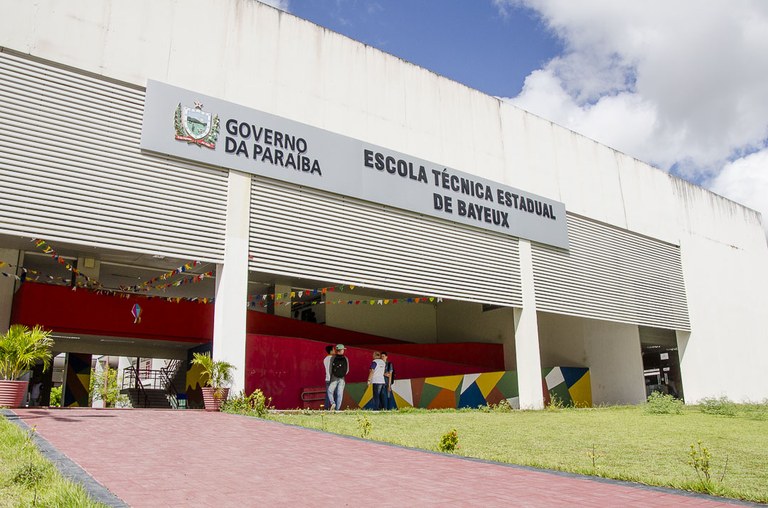 FACHADA_DiegoNóbrega-Escola-Técnica-de-Bayeux-2.jpg