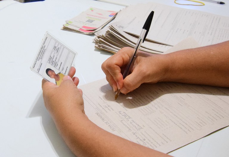 17-09-25 Recrutamento de Waraos para trabalhar na Ferreira Costa - Foto- Alberto machado (19).JPG