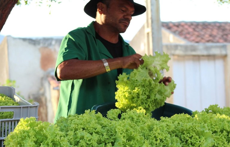 Empaer inaugura feira do agricultor familiar (2).jpg