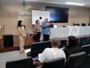 Ao lado de Claudiene e Diná, Geraldo recepciona participantes do curso (01).jpg