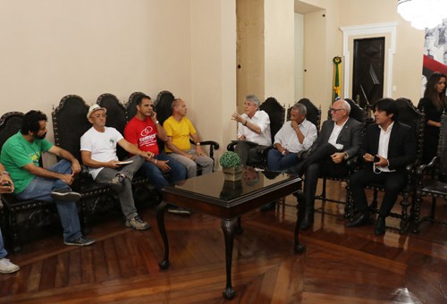 ricardo-reune-com-sindicatos-sobre-greve_foto-francisco-franca-2.jpg